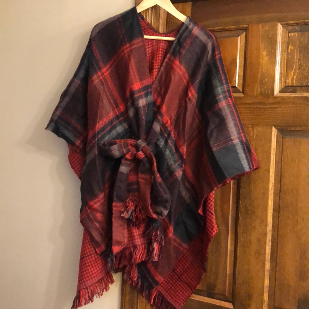 Echo reversible cape